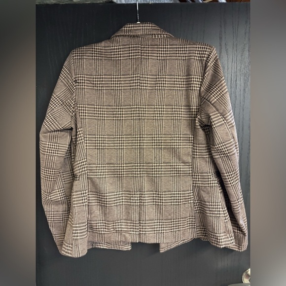 Love Tree Brown Sport Coat/ Blazer with Classic Plaid Design - Picture 4 of 4